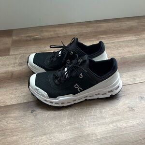 ON Women's Black and White Sneakers